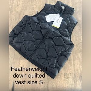 Lululemon Featherweight down Quilted vest size S